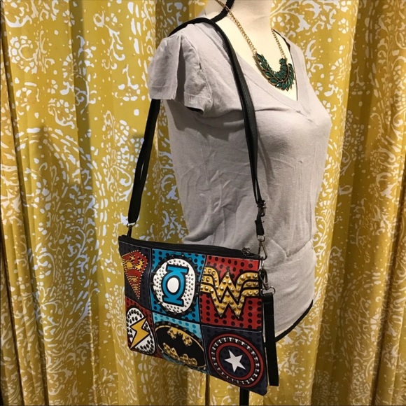 ❤️ SUPER HERO BAG WRISTLET CLUTCH - Picture 4 of 8